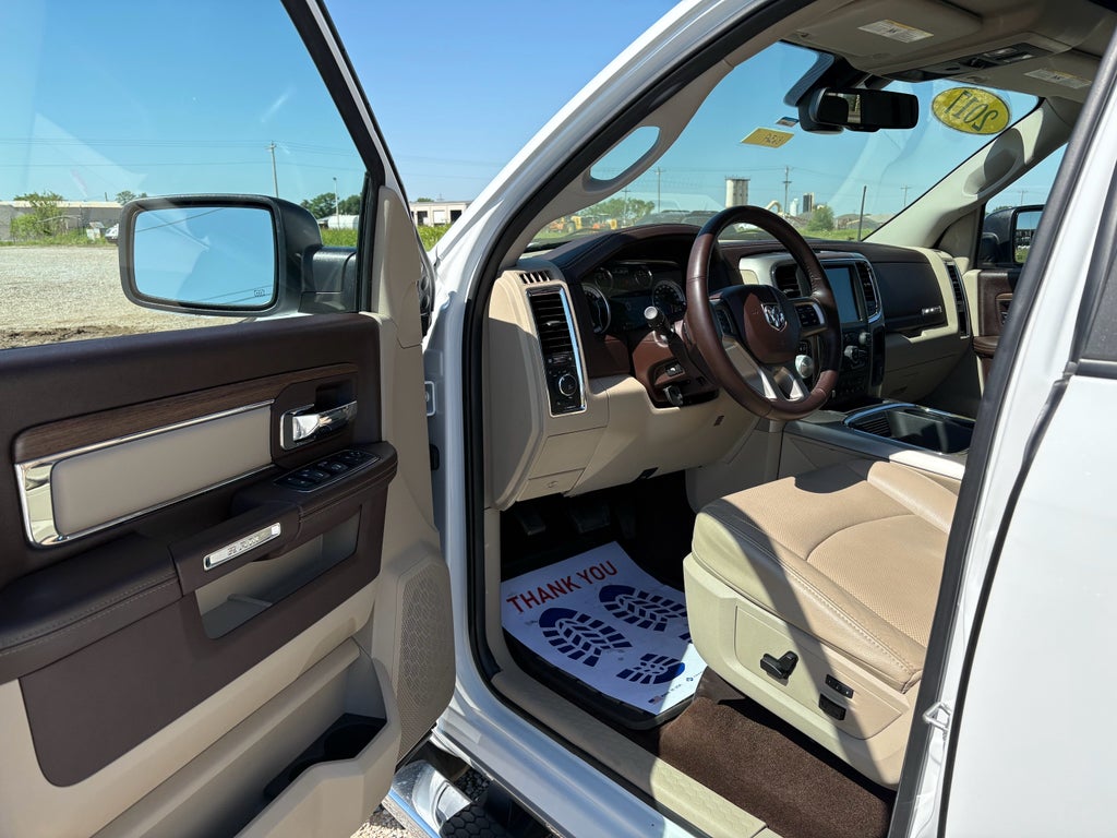 2017 RAM 1500 Laramie Crew Cab 4x4 5'7" Box