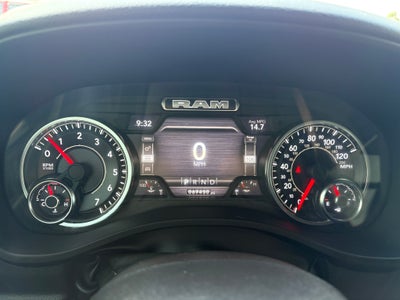 2022 RAM 1500 Big Horn Crew Cab 4x4 5'7" Box