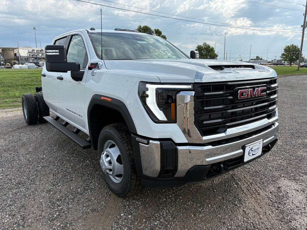 2026 GMC Sierra 3500 HD Chassis Cab Pro