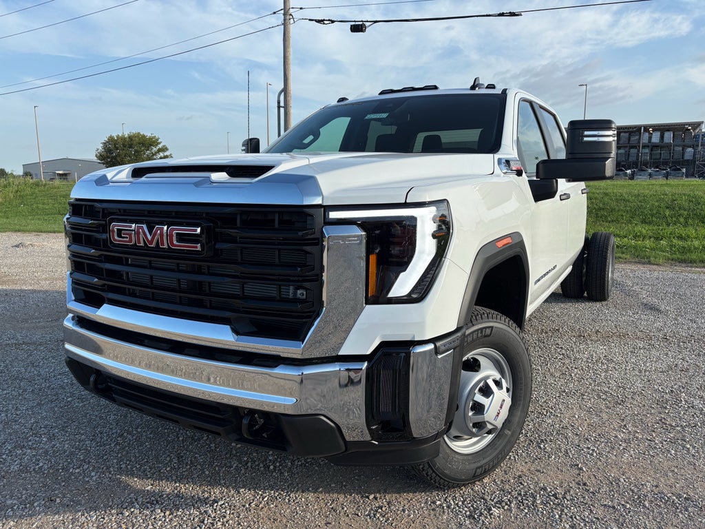 2026 GMC Sierra 3500 HD Chassis Cab Pro