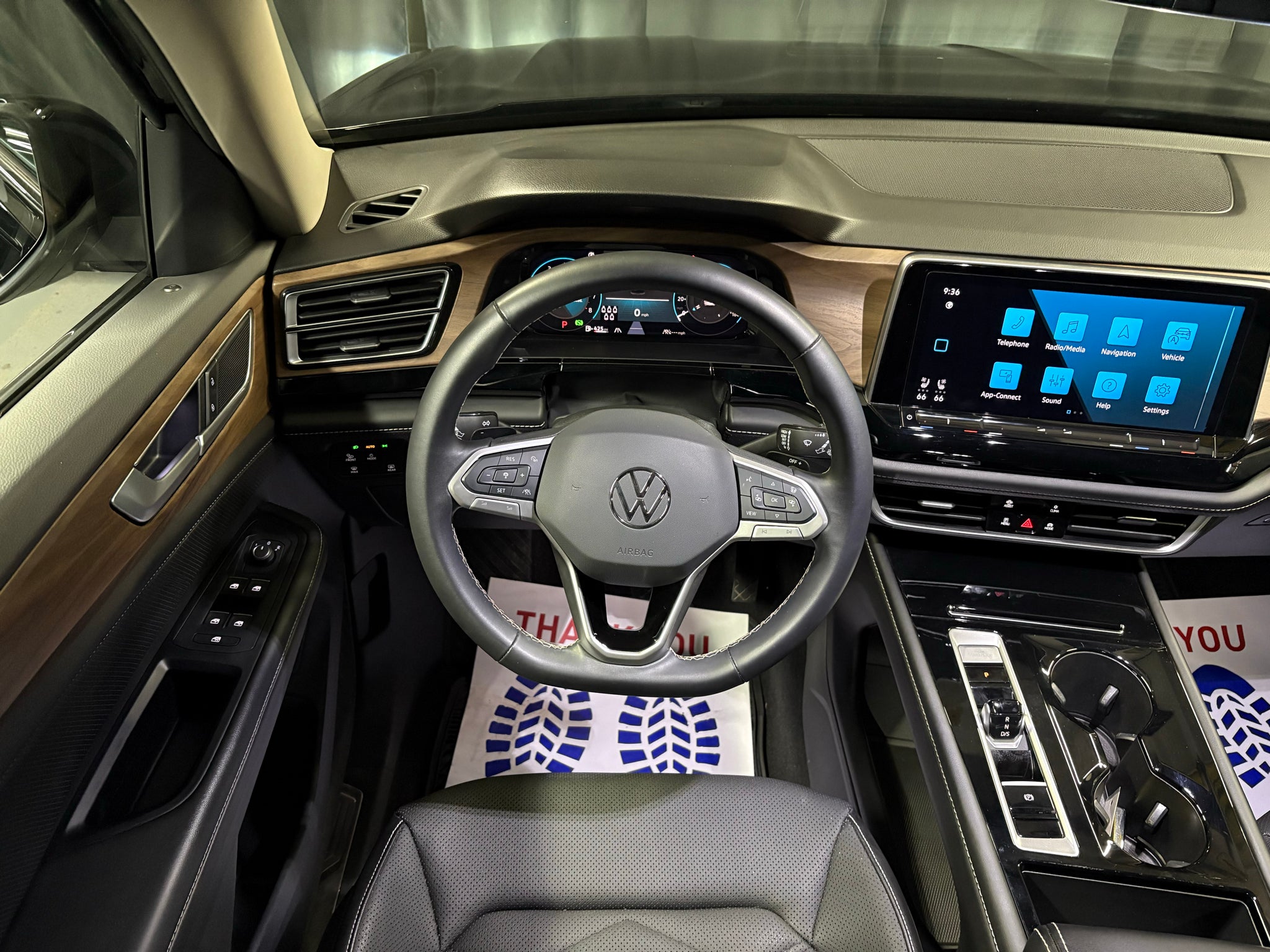 2024 Volkswagen Atlas 2.0T SE w/Technology