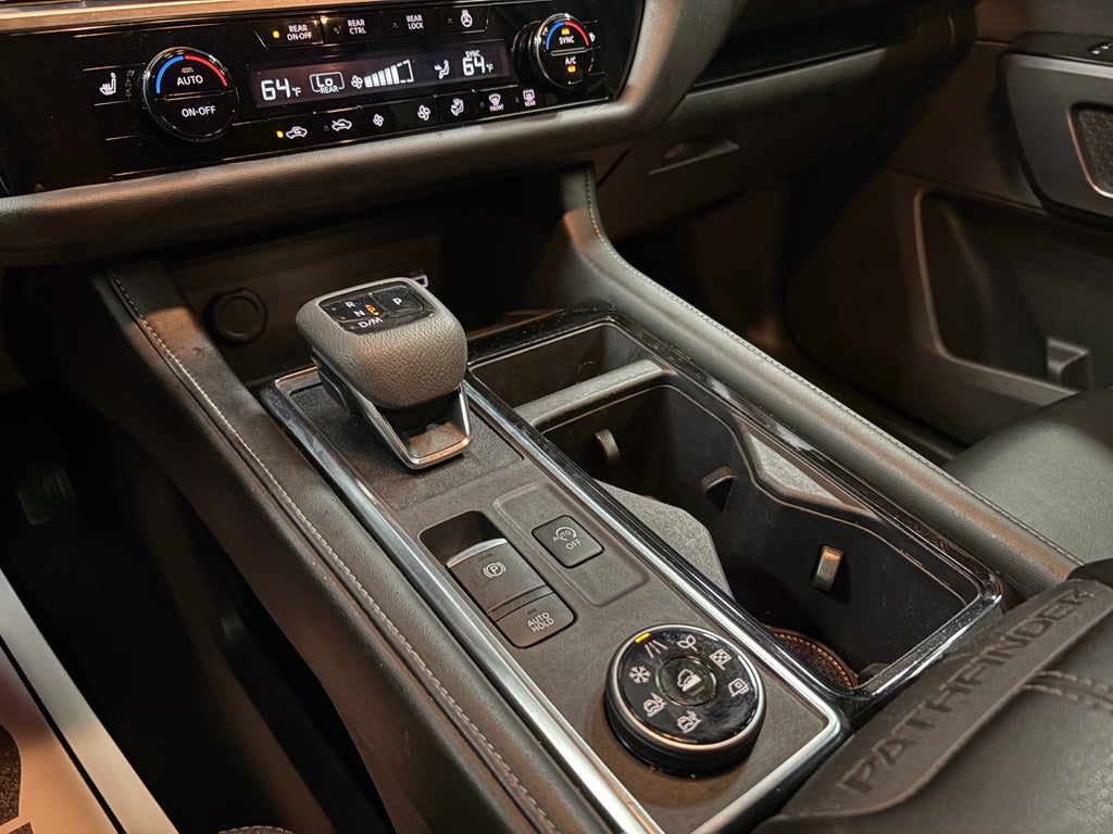 2024 Nissan Pathfinder SL 4WD