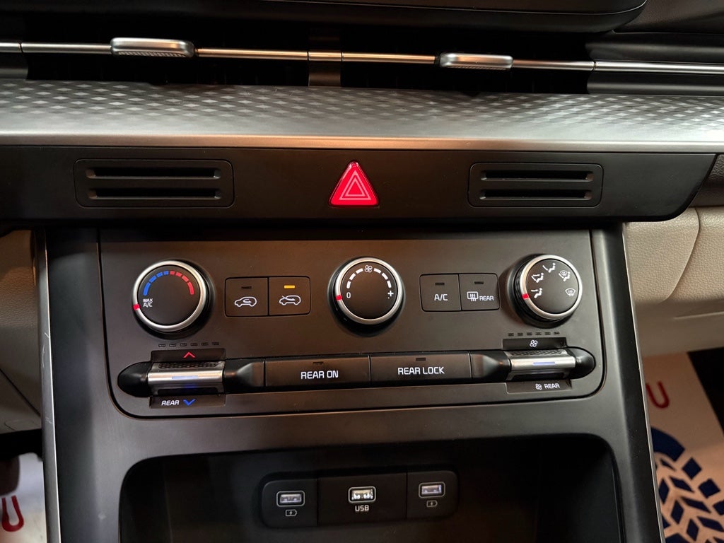 2024 Kia Carnival LX